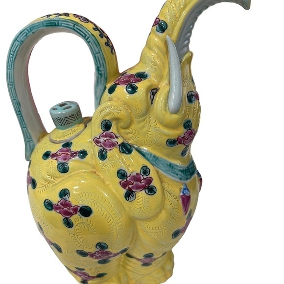 Antique Porcelain yellow and Green Elephant Teapot with handle and lid - Picture 2 of 6